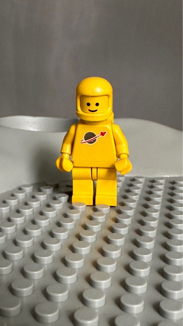 Lego classic Spaceman 6971 Yellow with Air Tanks Space Minifigure ...