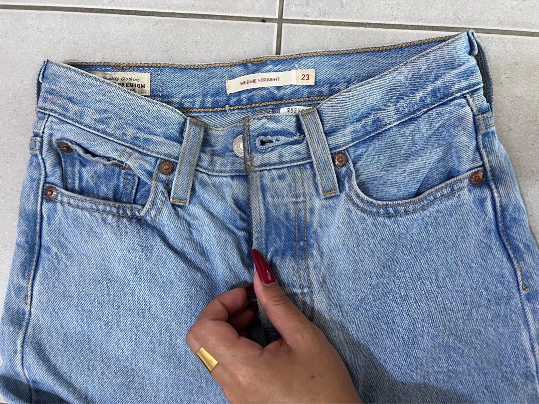 Levi's wedgie premium, Women's Fashion, Bottoms, Jeans on Carousell