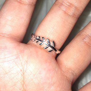 Lovisa size S/M Leaf Ring