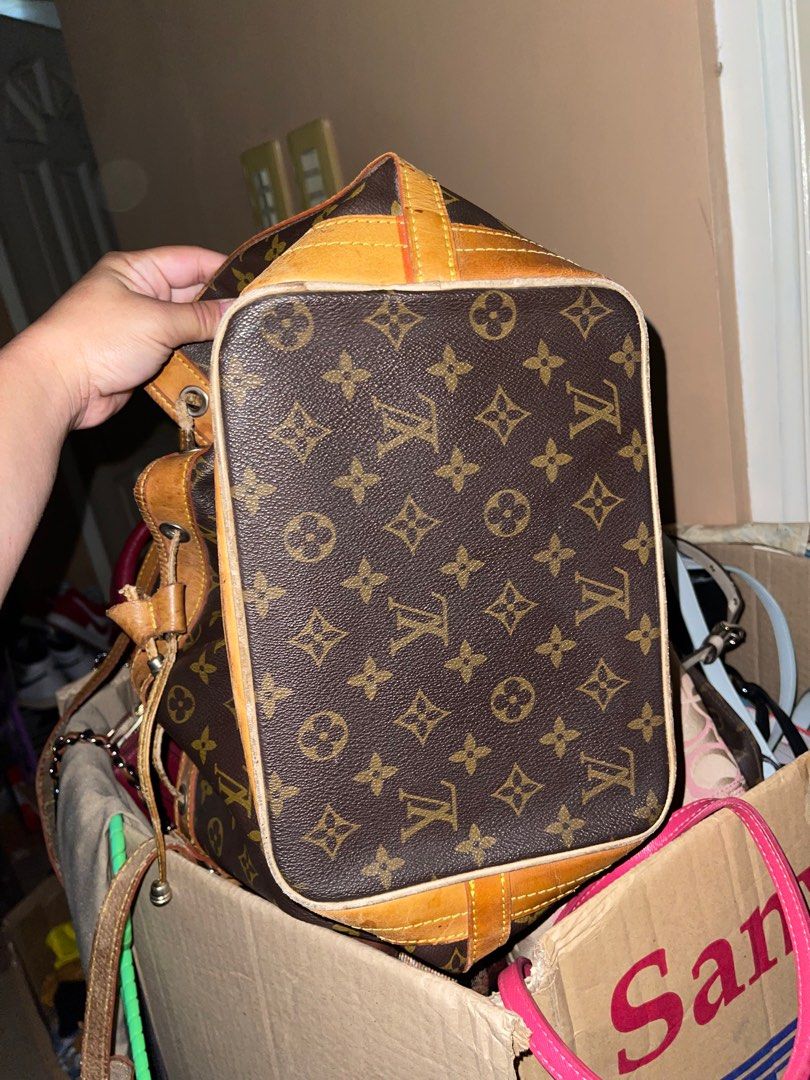 LV Louis Vuitton office bag sling bag, Luxury, Bags & Wallets on Carousell