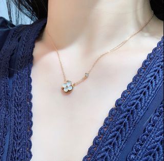 LV Star Blossom Necklace 18Kgold, 女裝, 飾物及配件, 頸鍊- Carousell