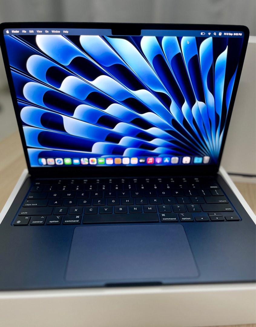 Macbook Air M2 256 GB (Warranty March 2024), Computers & Tech