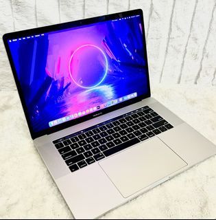 MacBook Pro 2017, 15 inch i7 QuadCore, 16GB RAM, 512GB SSD, 5.5GB Dual Graphics, Touchbar, Touch ID