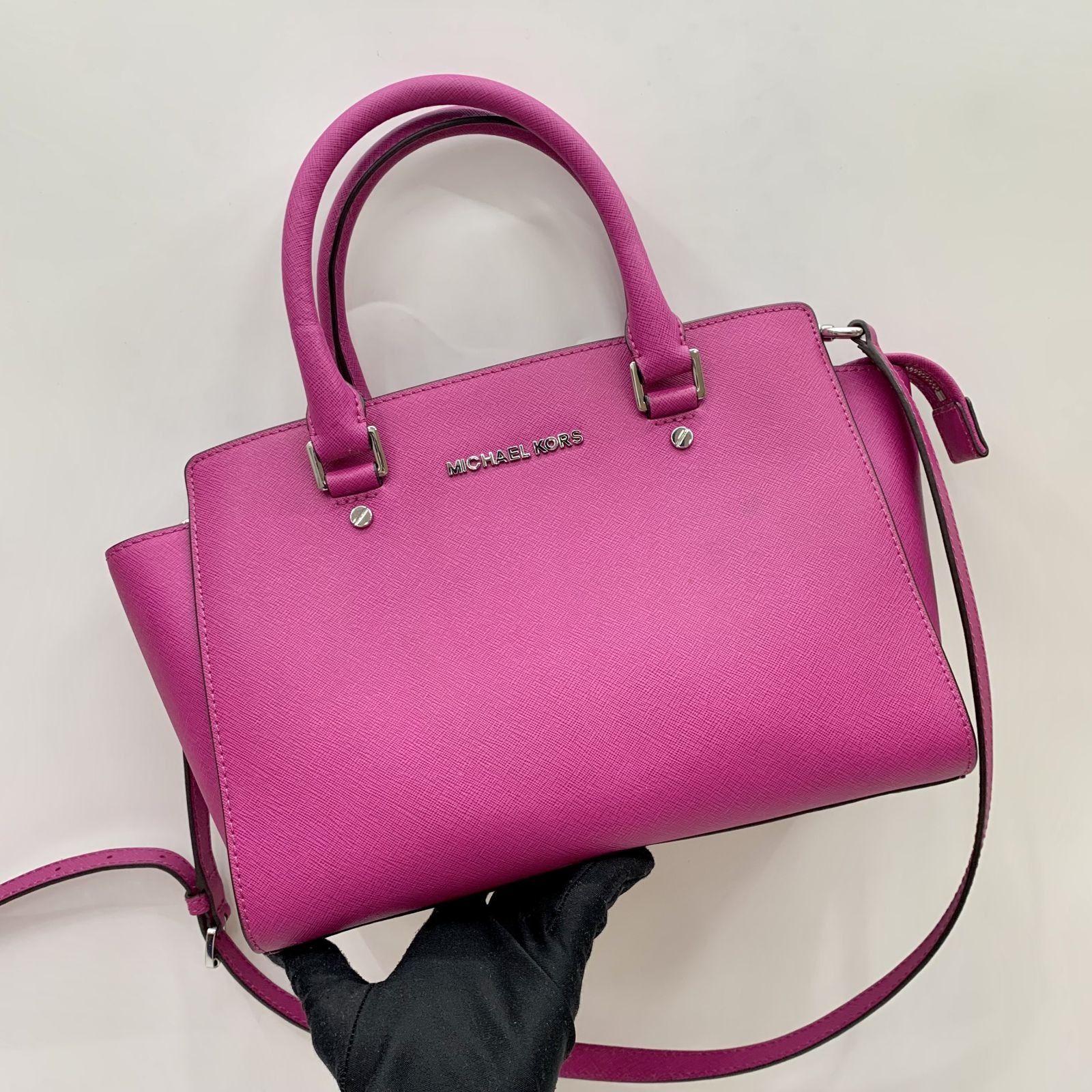Michael kors pink shoulder bag on sale