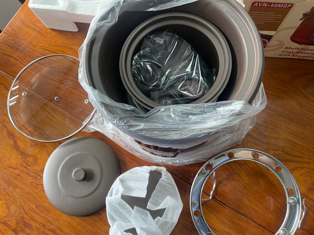 Multifunctional clay steaming & stewing pot (Category: Cookers) located in Manila. Submitted by jessie4444 (Listing ID 1254215170, Image 2). Description: .