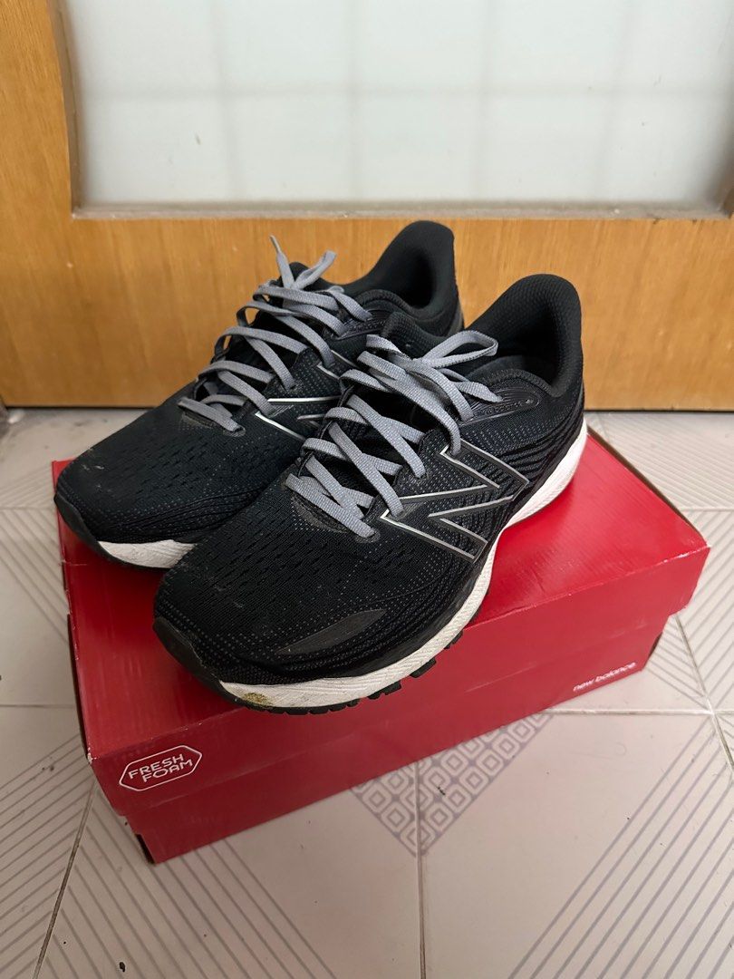 https://www.carousell.sg/p/new-balance-860-v12-men-running-shoes-1254174205/
