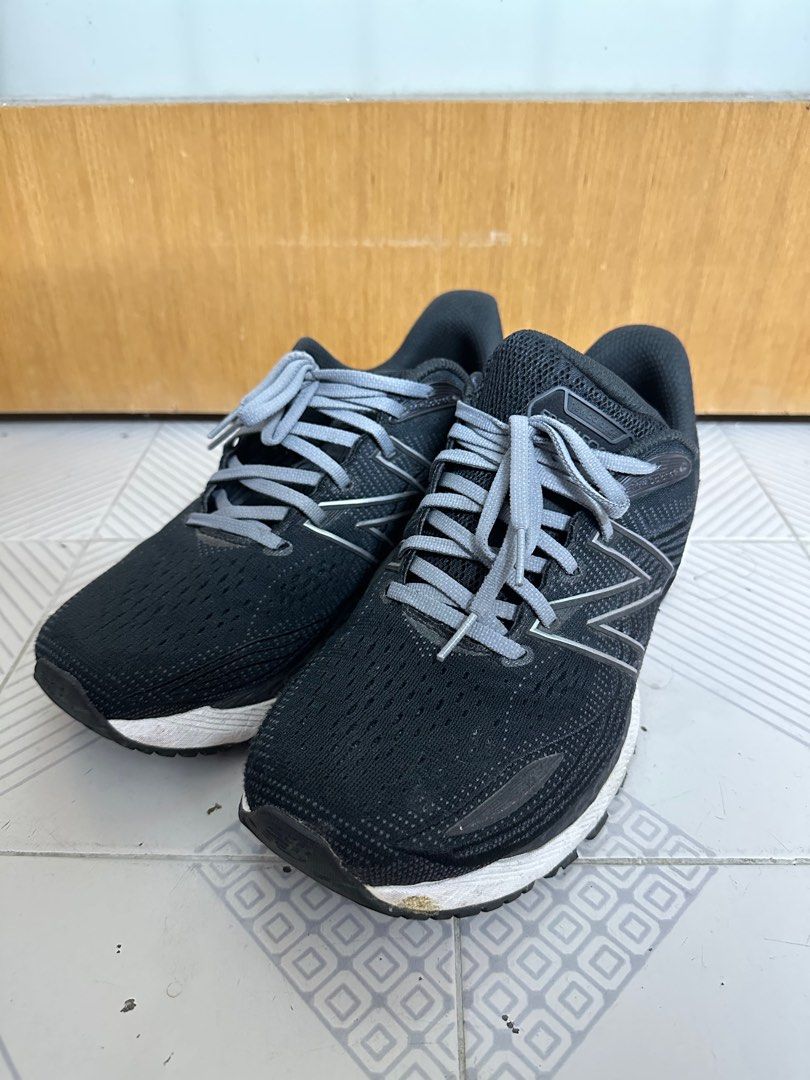 https://www.carousell.sg/p/new-balance-860-v12-men-running-shoes-1254174205/