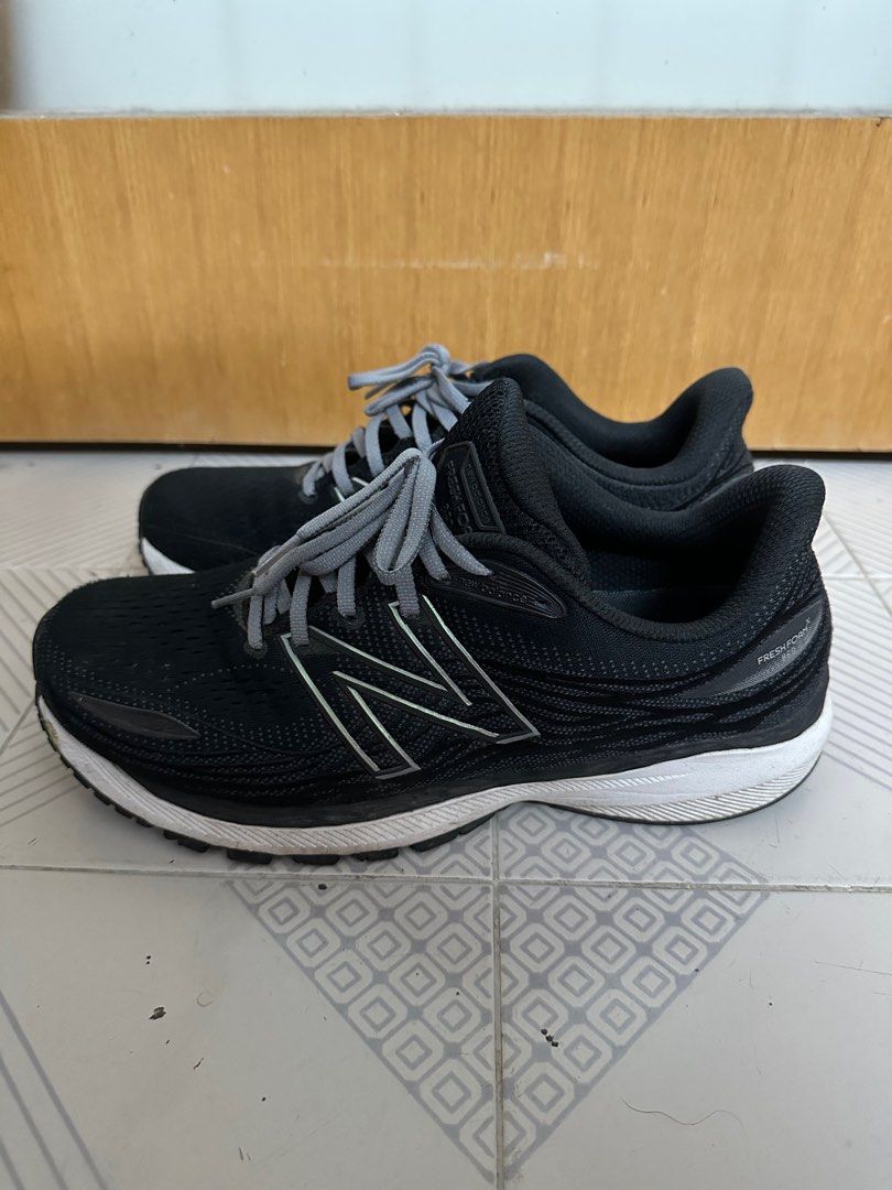 https://www.carousell.sg/p/new-balance-860-v12-men-running-shoes-1254174205/