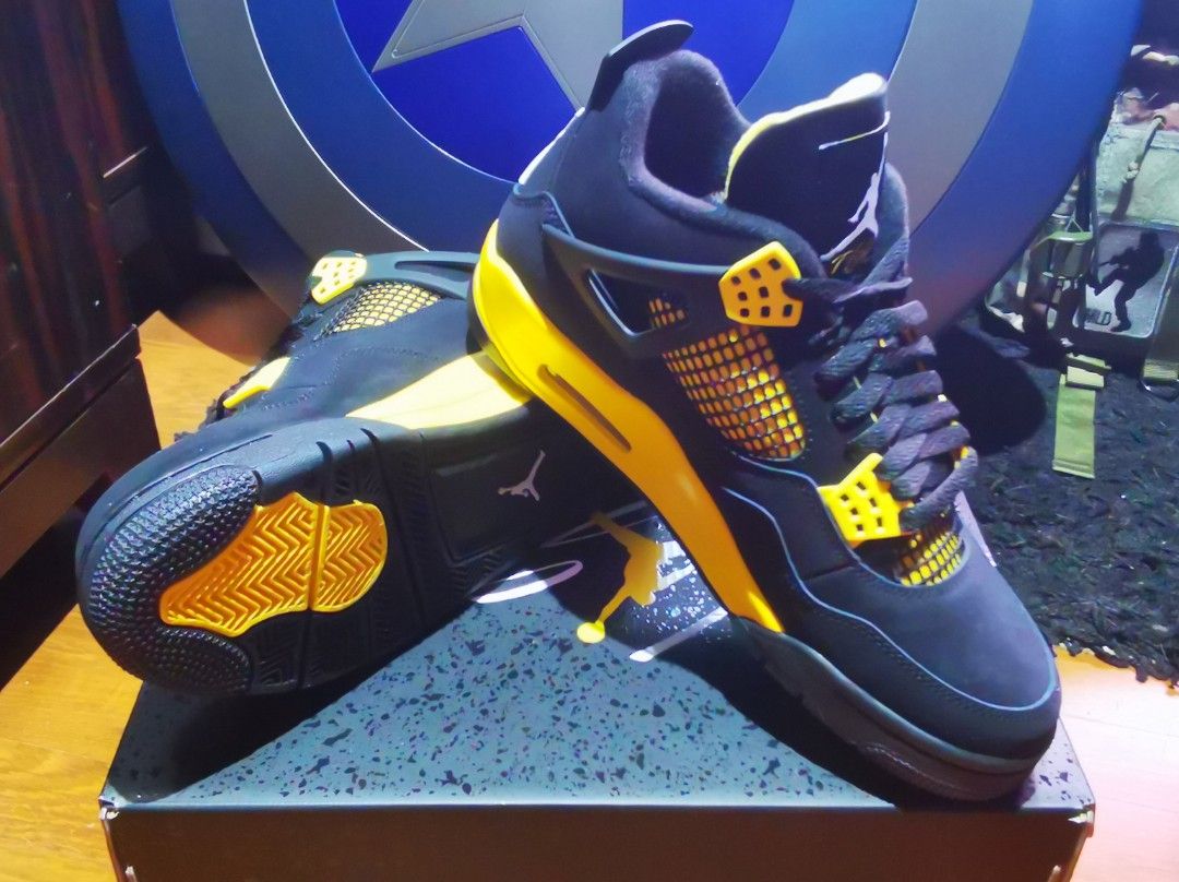 Nike air clearance jordan 4 thunder