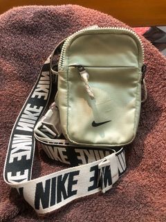 Nike Essentials Hip Pack Crossbody Bag