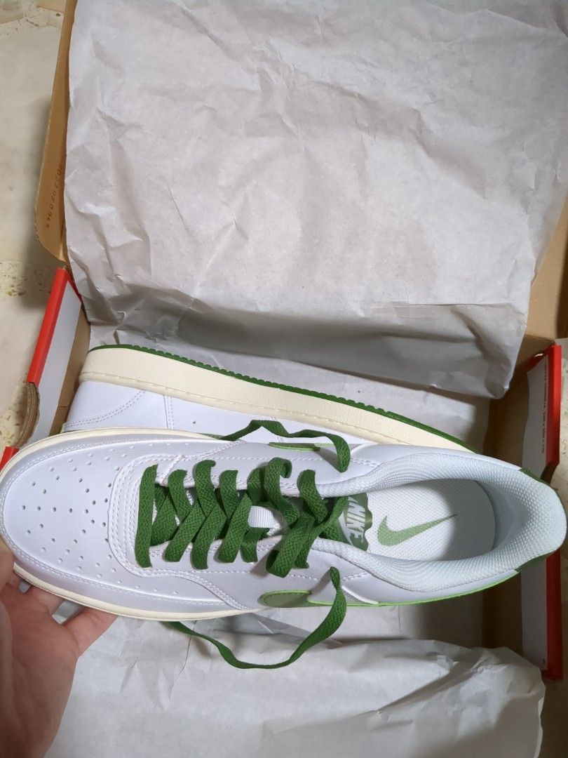 White nike shoes with green hotsell swoosh