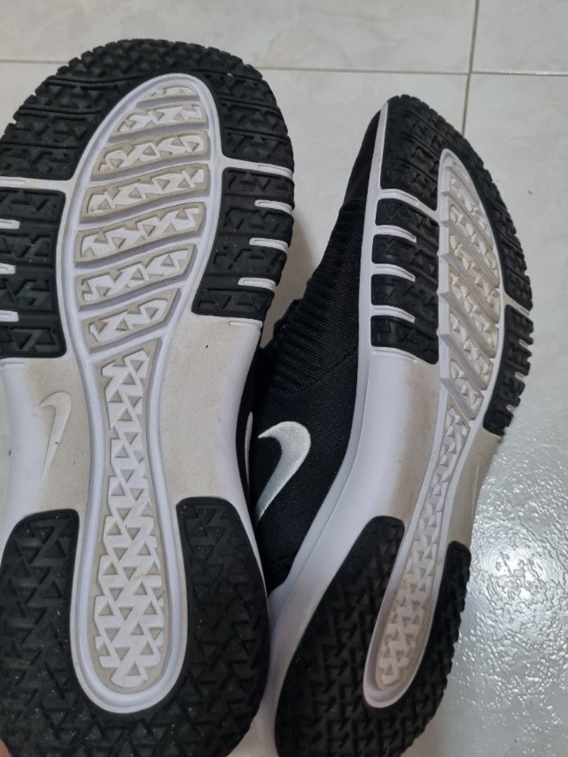 https://www.carousell.sg/p/nike-men-s-flex-control-4-training-shoes-black-us-9-1254201129/