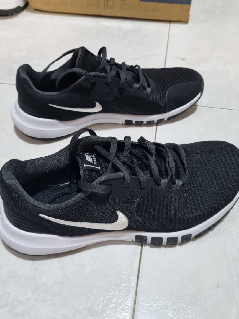 https://www.carousell.sg/p/nike-men-s-flex-control-4-training-shoes-black-us-9-1254201129/
