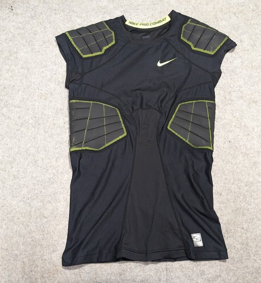 NIKE PRO COMBAT Hyperstrong Men's 4-Pad Top Compression Foorball Size XL,  Men's Fashion, Activewear on Carousell