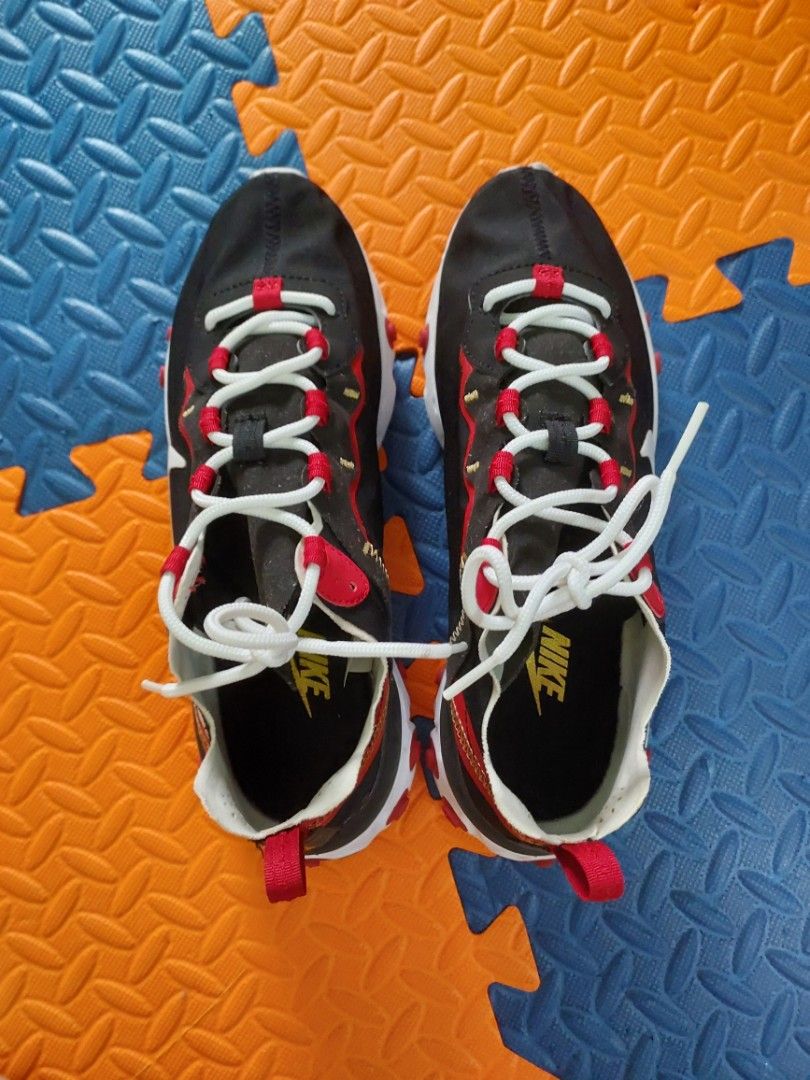 Nike React Element US8 (Category: Sneakers) located in Quezon City. Submitted by waemierrie (Listing ID 1254153352, Image 2). Description: Original Nike React Element US8 Women Size UK5.5 EUR39 25cm maganda po xa. the only flaw is ung sa toecap nung right pair may bawas (please see last photo)..