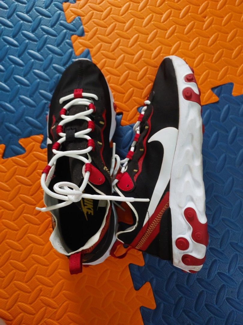 Nike React Element US8 (Category: Sneakers) located in Quezon City. Submitted by waemierrie (Listing ID 1254153352, Image 1). Description: Original Nike React Element US8 Women Size UK5.5 EUR39 25cm maganda po xa. the only flaw is ung sa toecap nung right pair may bawas (please see last photo)..