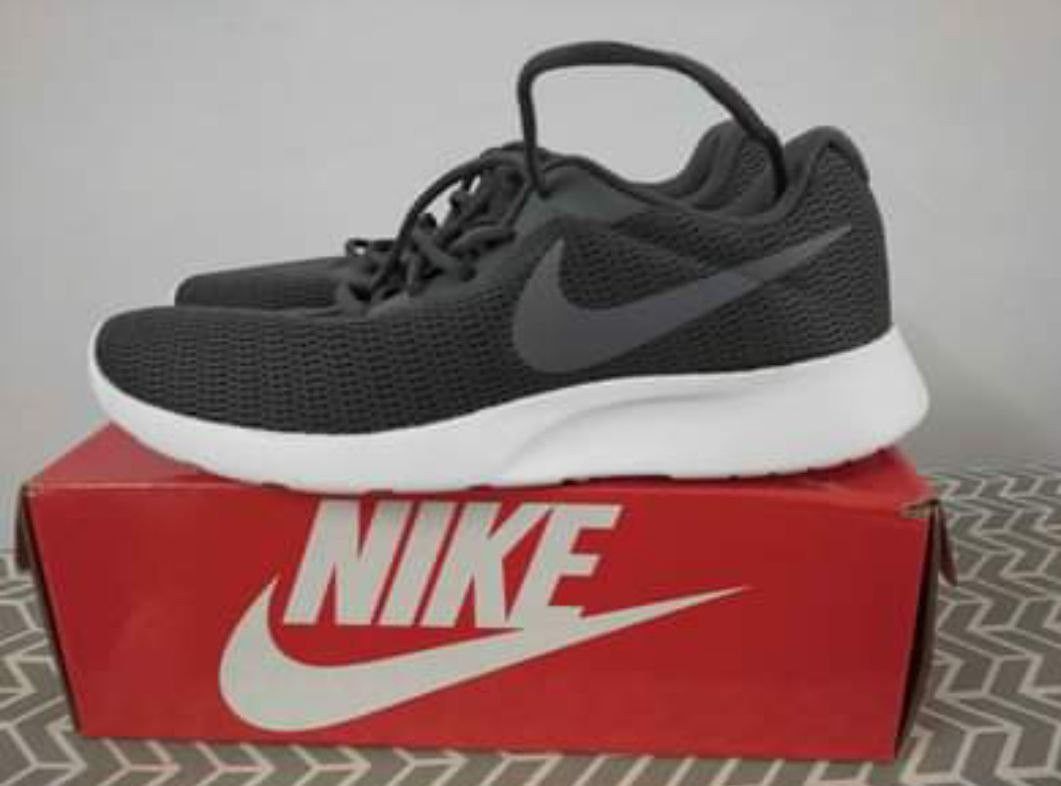 Nike tanjun sales dark grey