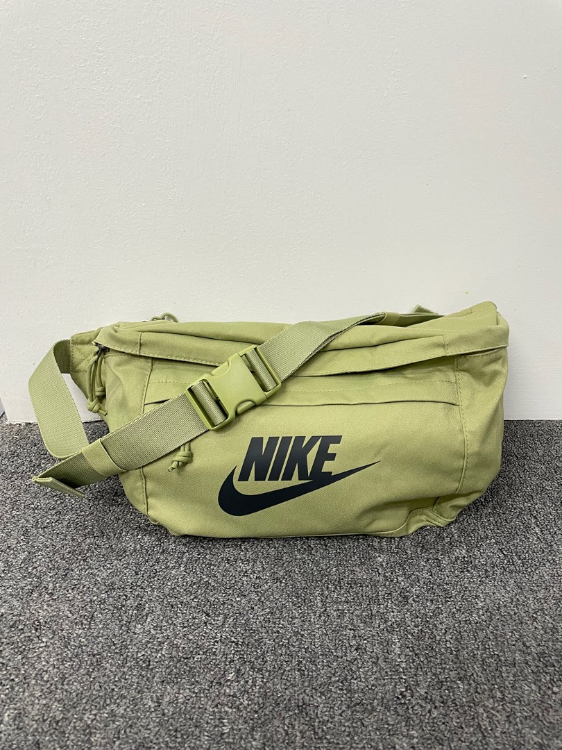 Nike tech 2025 hip pack olive