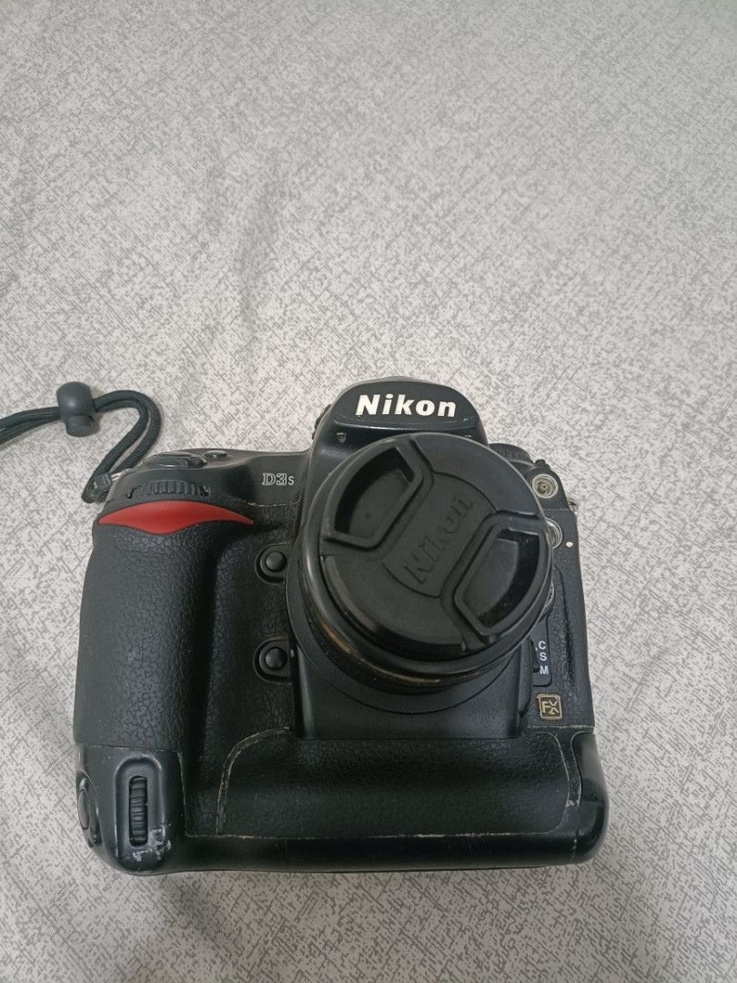 Nikon D3s (Category: Cameras) located in Taguig. Submitted by haser (Listing ID 1254205758, Image 1). Description: Nikon D3s nikon 50mm f/1.4G 3 battery charger 126G memory card RFS: bawas gamit negotiable sa sure buyer bawal sa maselan.