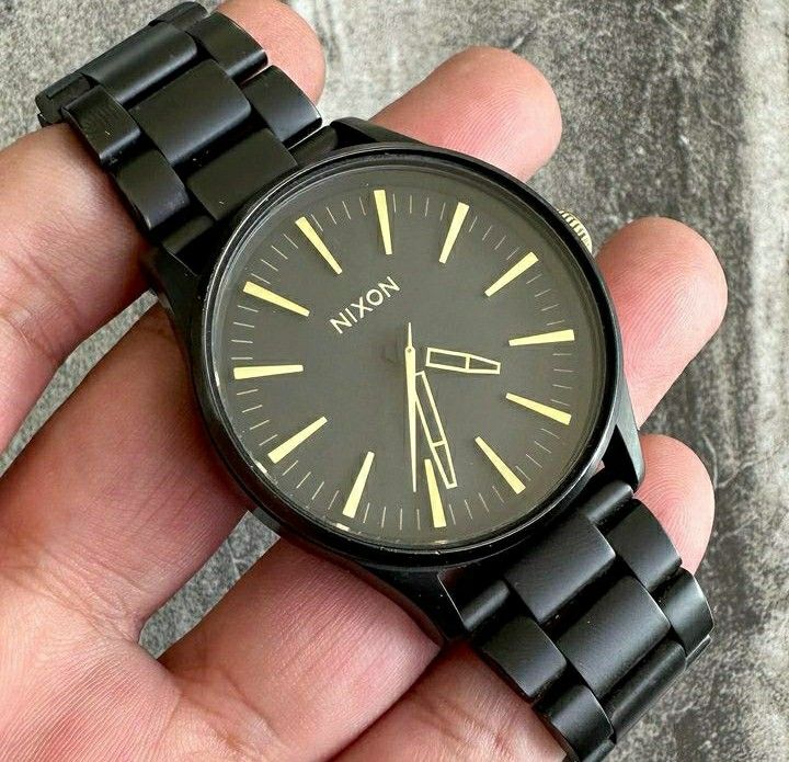 Nixon sales size matters