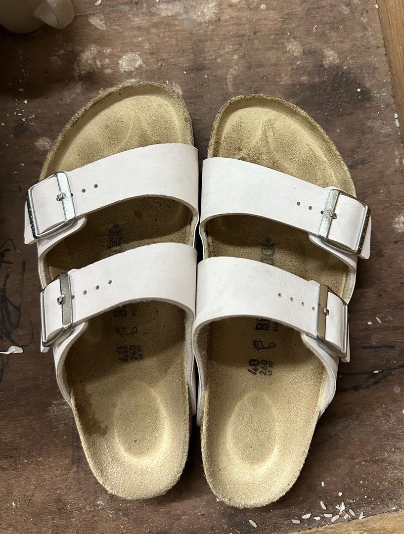 Original Birkenstock Arizona (Category: Sandals) located in Makati City. Submitted by authenticstuffff (Listing ID 1254213355, Image 1). Description: Bought last December 2022.