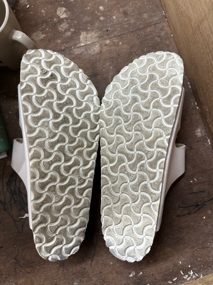 Original Birkenstock Arizona (Category: Sandals) located in Makati City. Submitted by authenticstuffff (Listing ID 1254213355, Image 3). Description: Bought last December 2022.