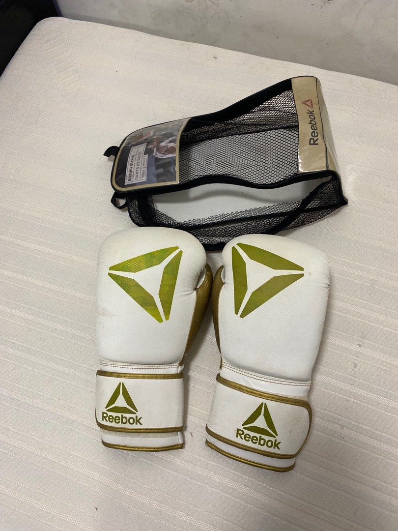 White and gold online reebok boxing gloves