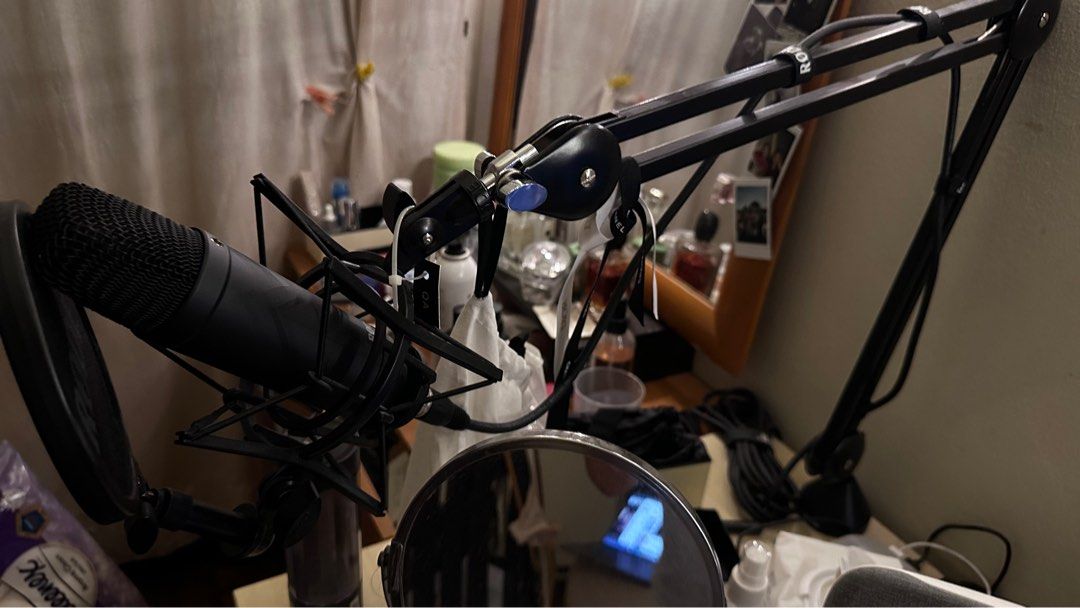 Rode Complete Studio Kit with NT1 Microphone and AI1 Audio Interface (free RODE studio boom arm