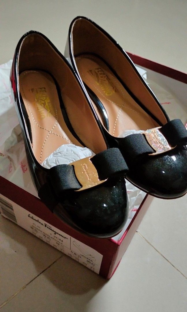 Salvadore Ferragamo HARGA NET BACA DESKRIPSI Fesyen Wanita