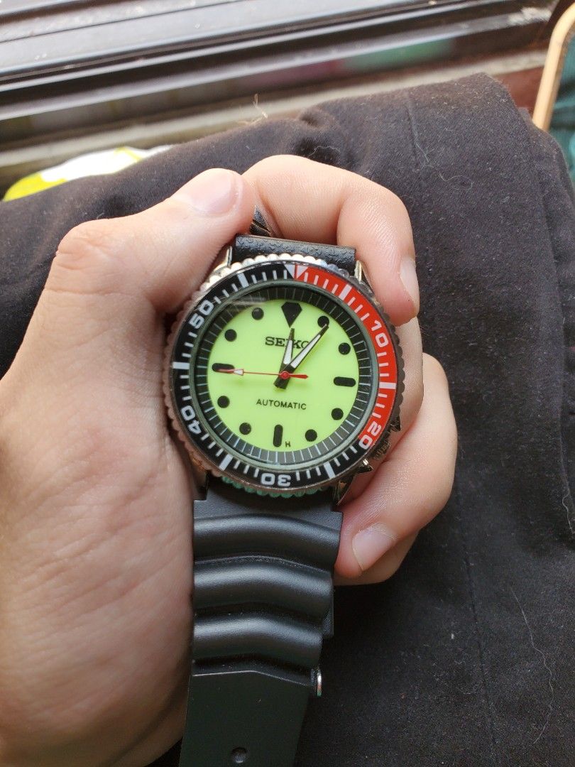 Seiko luminous on sale dial