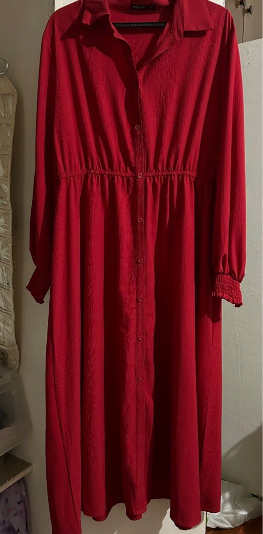 Shein Red 0XL Dress (Category: Dresses) located in Paranaque City. Submitted by minimalism2021 (Listing ID 1254212853, Image 2). Description: Shein Red Dress Plus Size 0XL Worn once.