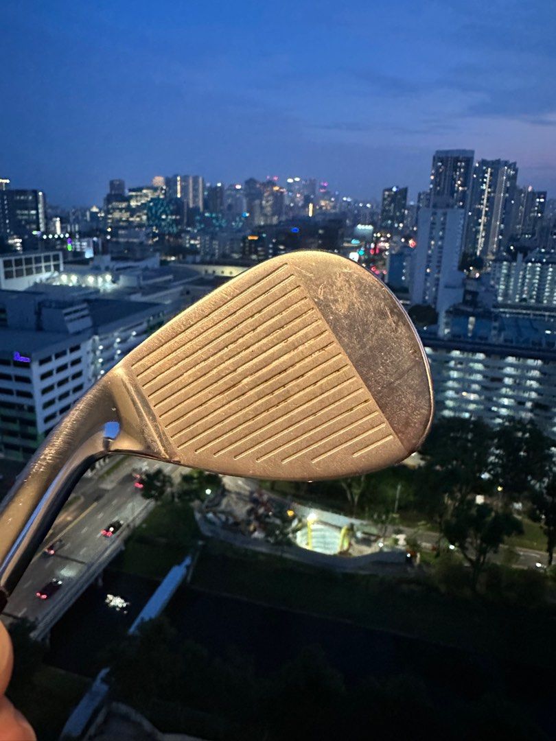 Taylormade R11 Sand Wedge, Sports Equipment, Sports & Games, Golf on