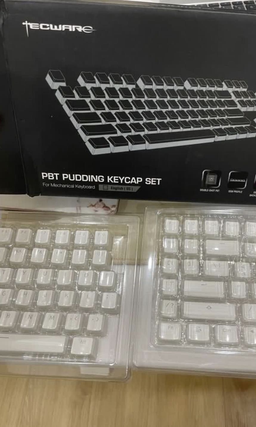 Tecware Pudding Keyboard Set (Category: Computer Keyboard) located in Singapore. Submitted by ottoe (Listing ID 1254217153, Image 1). Description: .
