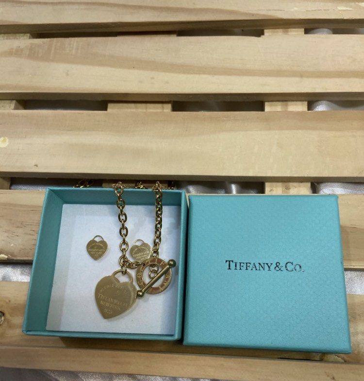 18k TIFFANY & CO GOLD NECKLACE W/ LOCK PENDANT, Women's Fashion, Jewelry &  Organizers, Necklaces on Carousell