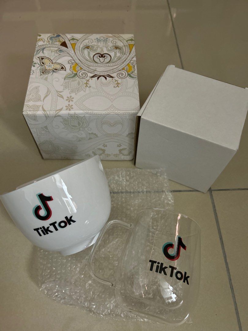 Tiktok Pillow Neck, Hobbies & Toys, Travel, Travel Essentials
