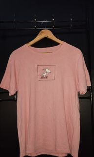 Uniqlo Women's Size Large Pink Schulz Peanuts Snoopy Skateboard Graphic T-Shirt