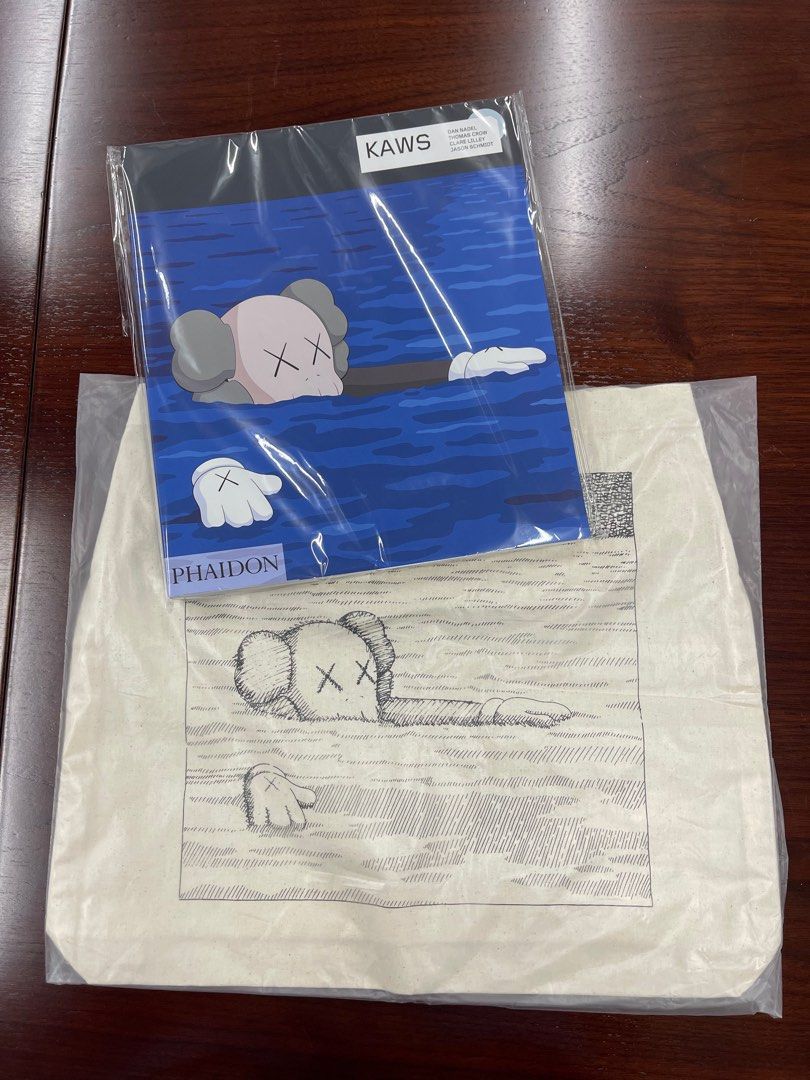 現貨］UNIQLO x KAWS art book & tote bag （大埔交收減$20）, 女裝 