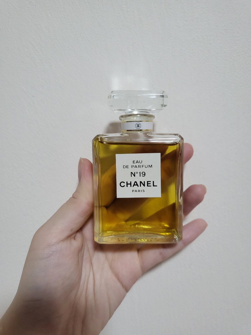 Chanel (Perfumes) 1989 Numéro 19 Eau de Parfum — Perfumes