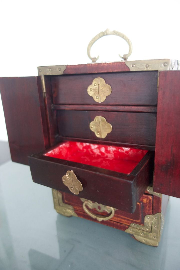 Vintage jewellery box (jade and brass), Women's Fashion, Jewelry   Organisers, Accessory holder, box  organizers on Carousell