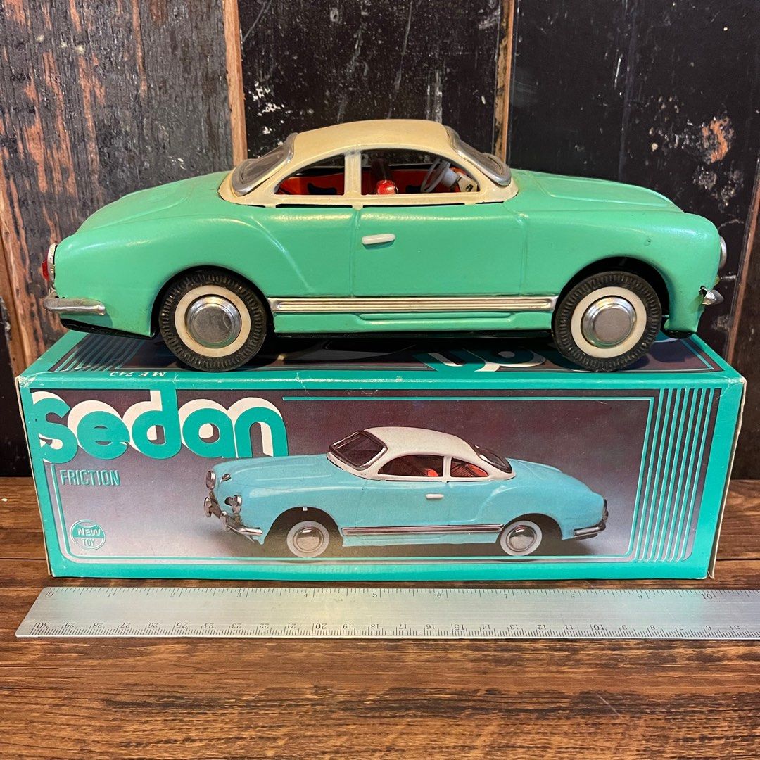 Vintage Tin Toy Friction Car Voiture Sedan 11 Long Made in China NEW