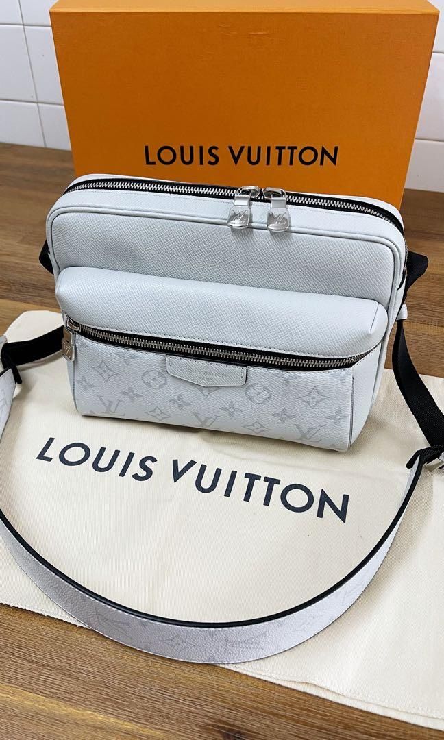 Louis Vuitton Monogram Antarctica Double Flat Messenger (SHG-37696