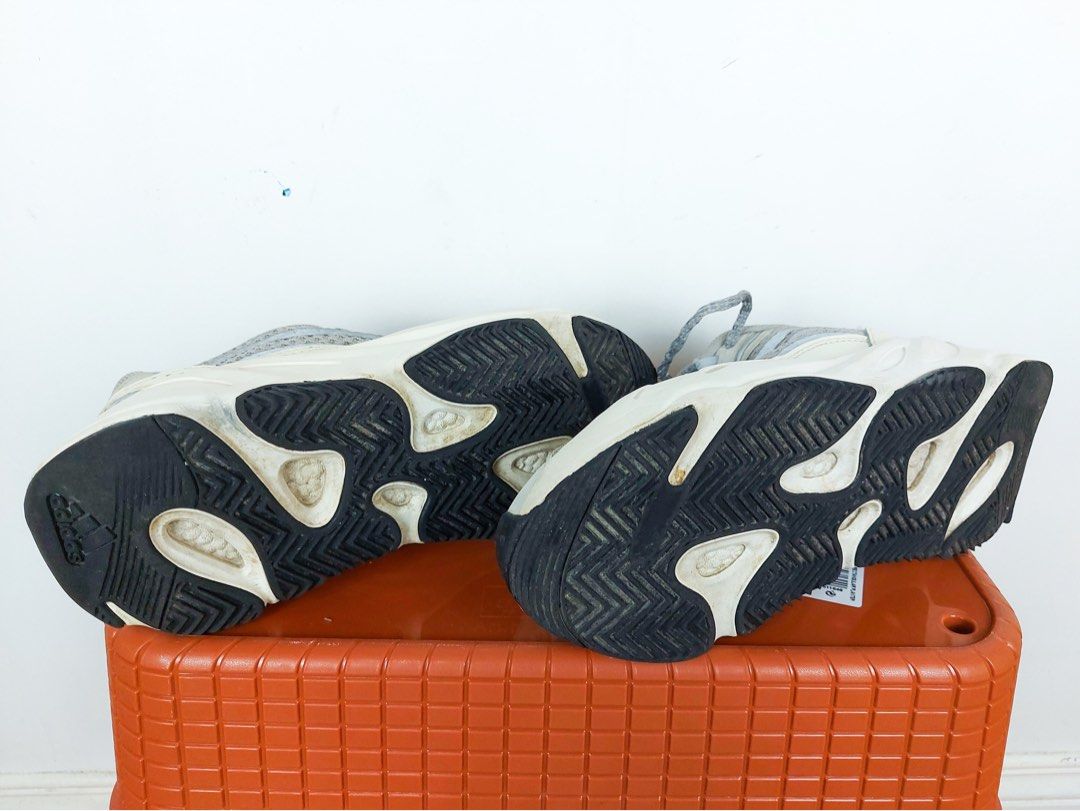 yeezy ortholite 700 v2