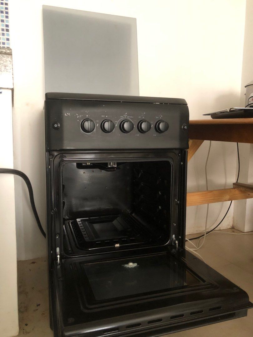 2nd hand FABRIANO F5S440G2BL ,4 Burners Gasrange with Oven (NEGOTIABLE