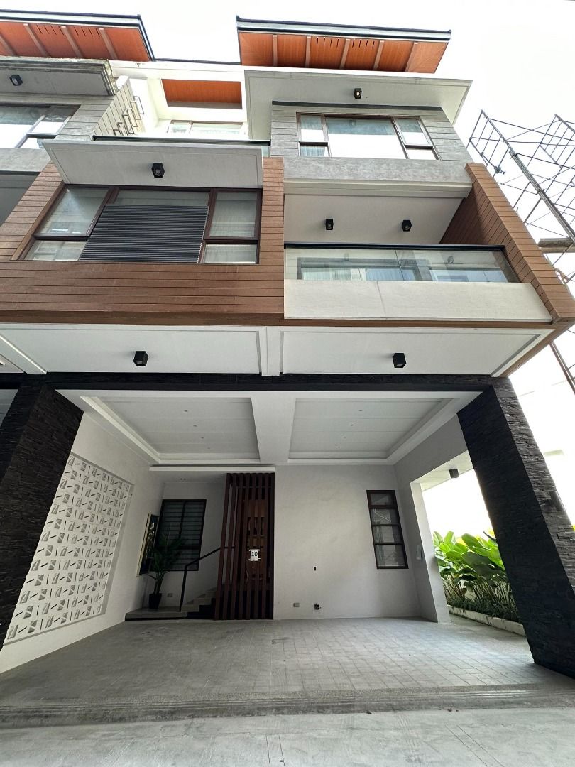 4Storey Luxury Townhouse For Sale in Manila near Binondo Quiapo