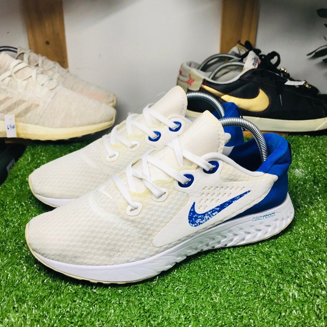 Nike men's legend store react running sneakers