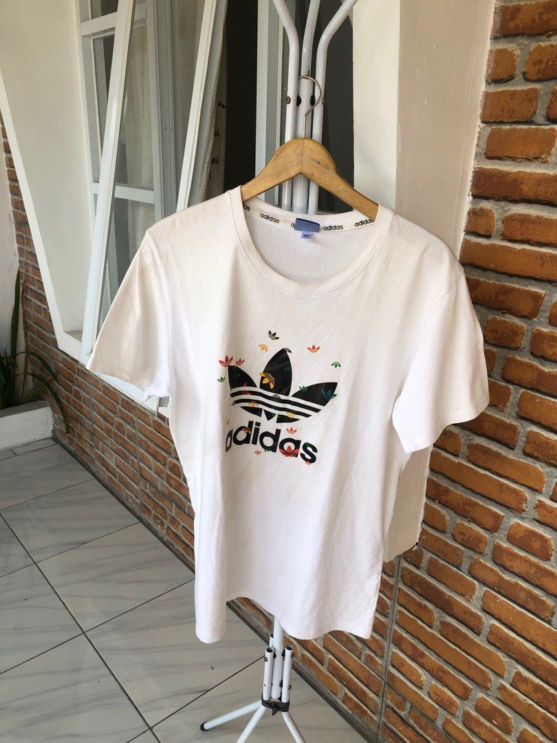 Adidas White Tshirt, Fesyen Pria, Pakaian , Atasan di Carousell