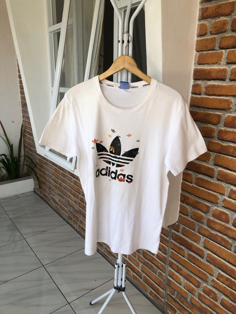 Adidas White Tshirt, Fesyen Pria, Pakaian , Atasan di Carousell