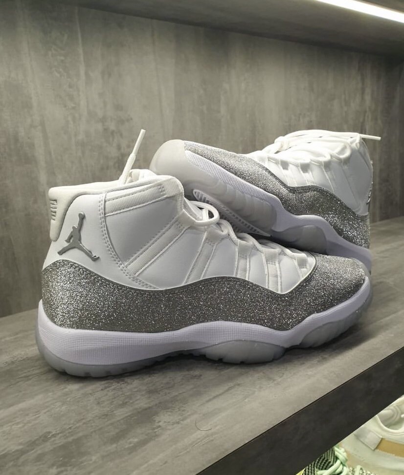 Air Jordan 11 Vast Grey