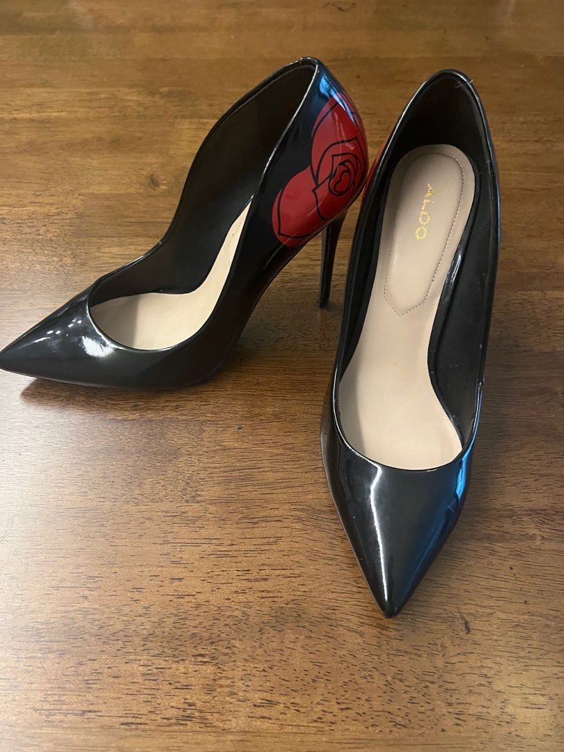 Black heels store with red roses