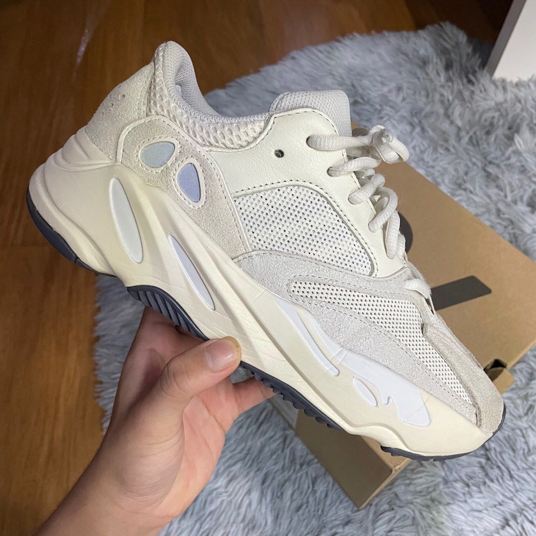 yeezy 700 analog box
